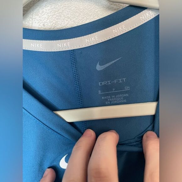 Nike Women’s Blue Workout Tank Top Dri-Fit - Picture 3 of 8